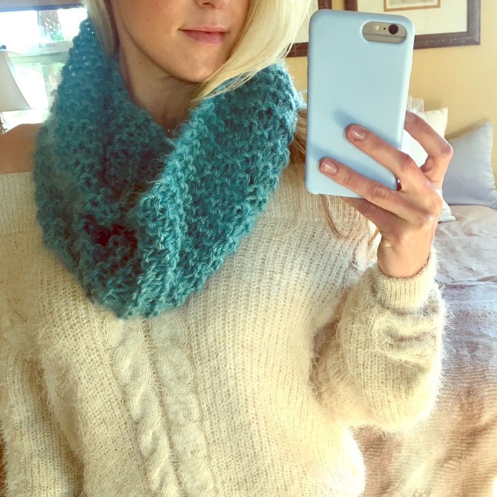 Homemade chunky knitted scarf - Picture 1 of 6